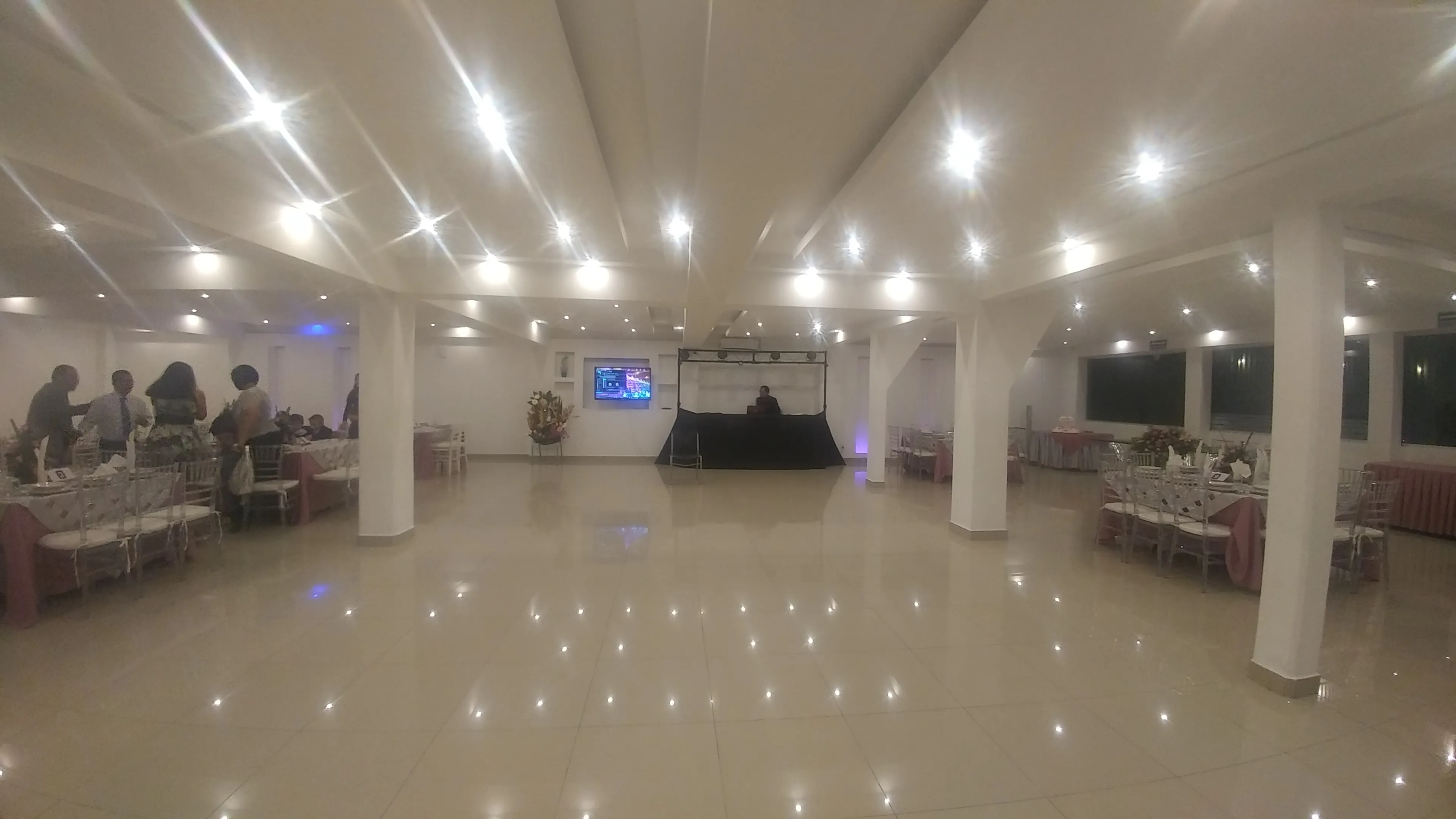 Evento Delicious MX: montaje de salón completo